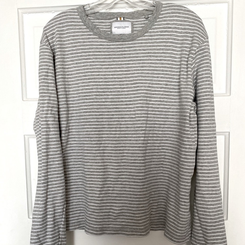 Men’s long sleeve gray striped shirt!